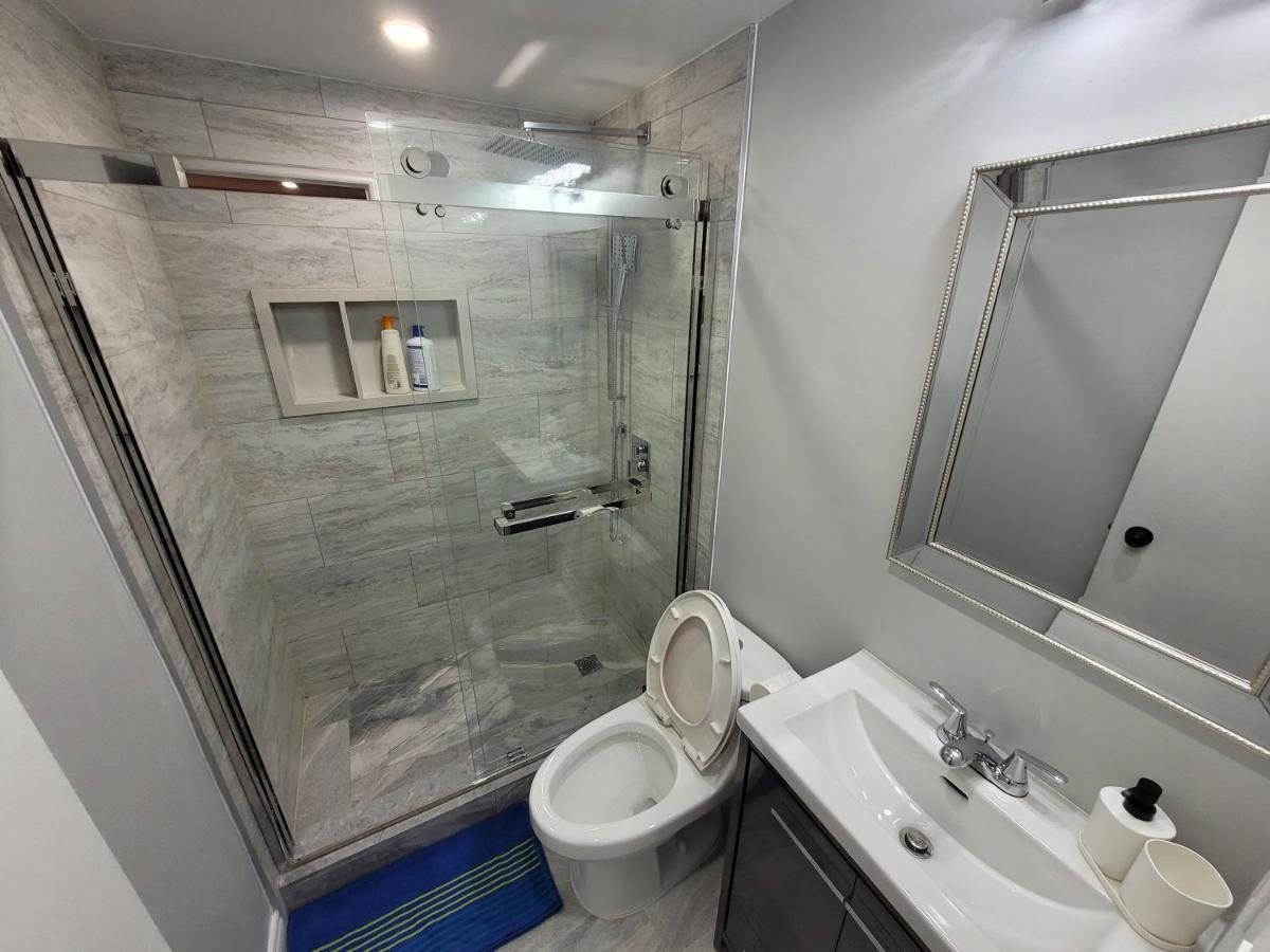 Guest House Basement - Master Bedrooms In Bayview Village Торонто Екстер'єр фото