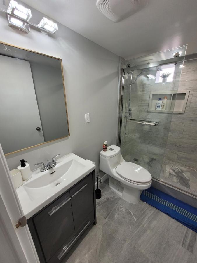 Guest House Basement - Master Bedrooms In Bayview Village Торонто Екстер'єр фото