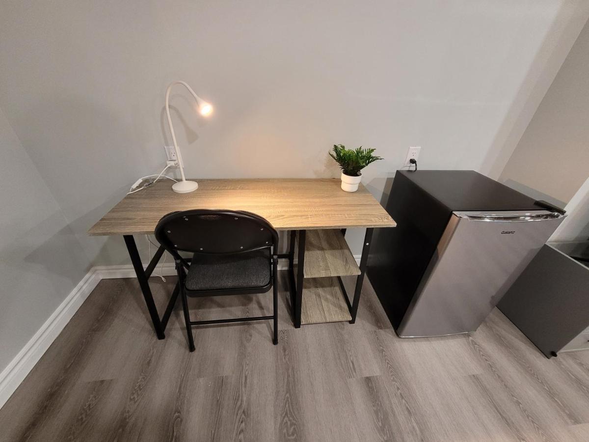 Guest House Basement - Master Bedrooms In Bayview Village Торонто Екстер'єр фото