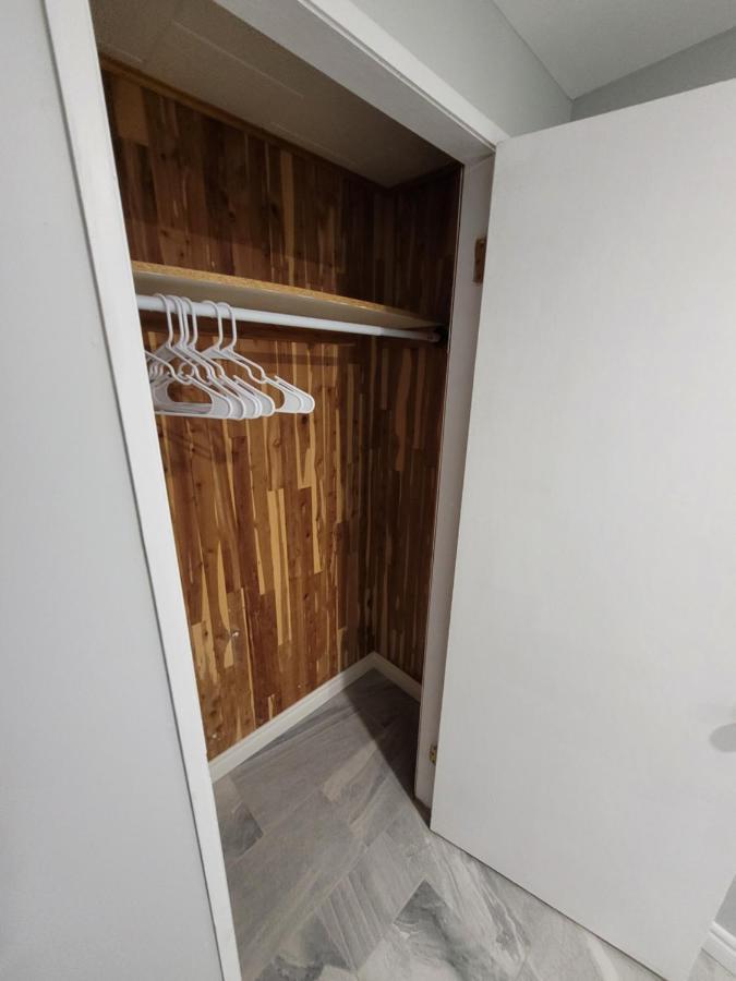 Guest House Basement - Master Bedrooms In Bayview Village Торонто Екстер'єр фото