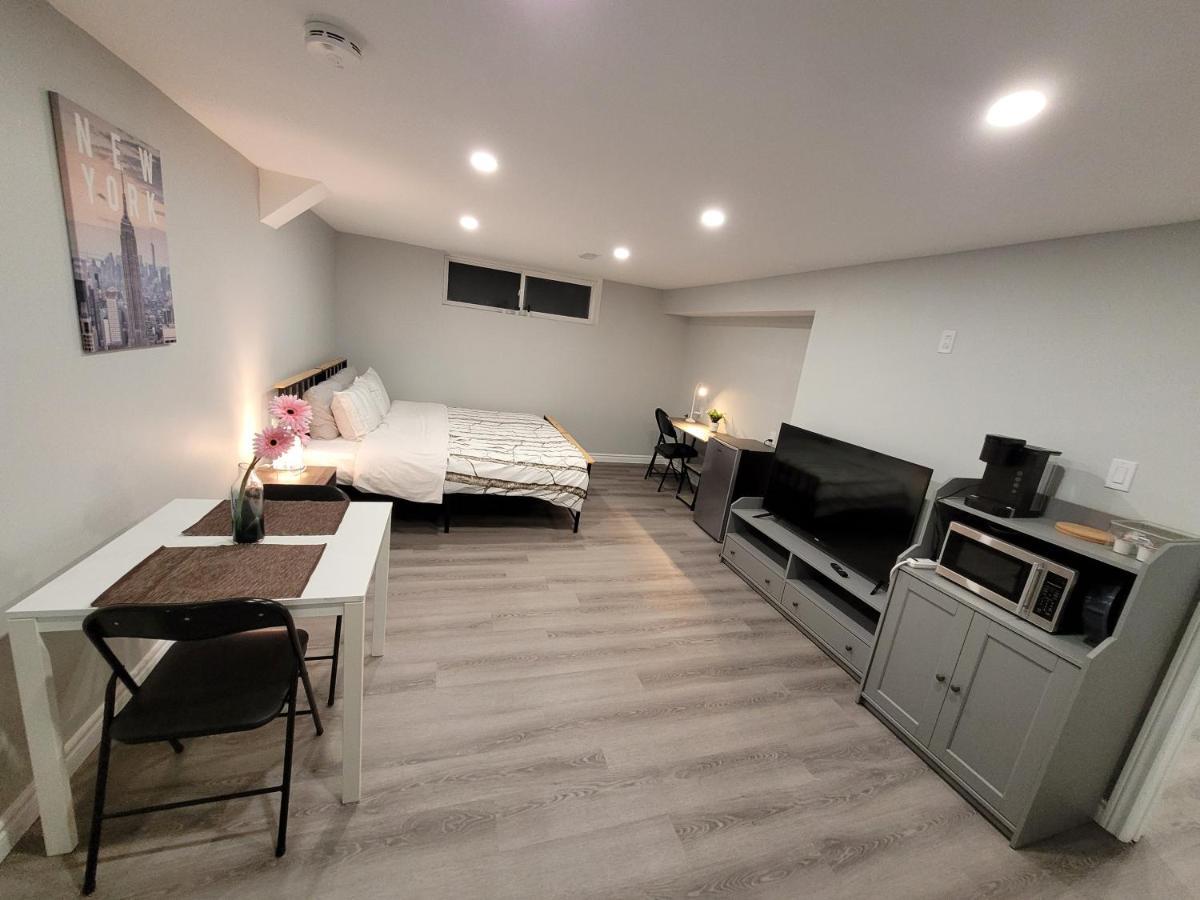 Guest House Basement - Master Bedrooms In Bayview Village Торонто Екстер'єр фото